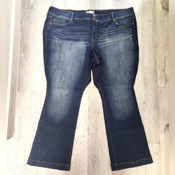 TORRID 30 TALL Dark Denim NWT Women's FLARE JEANS⭐️NEW W TAGS - Picture 1 of 4